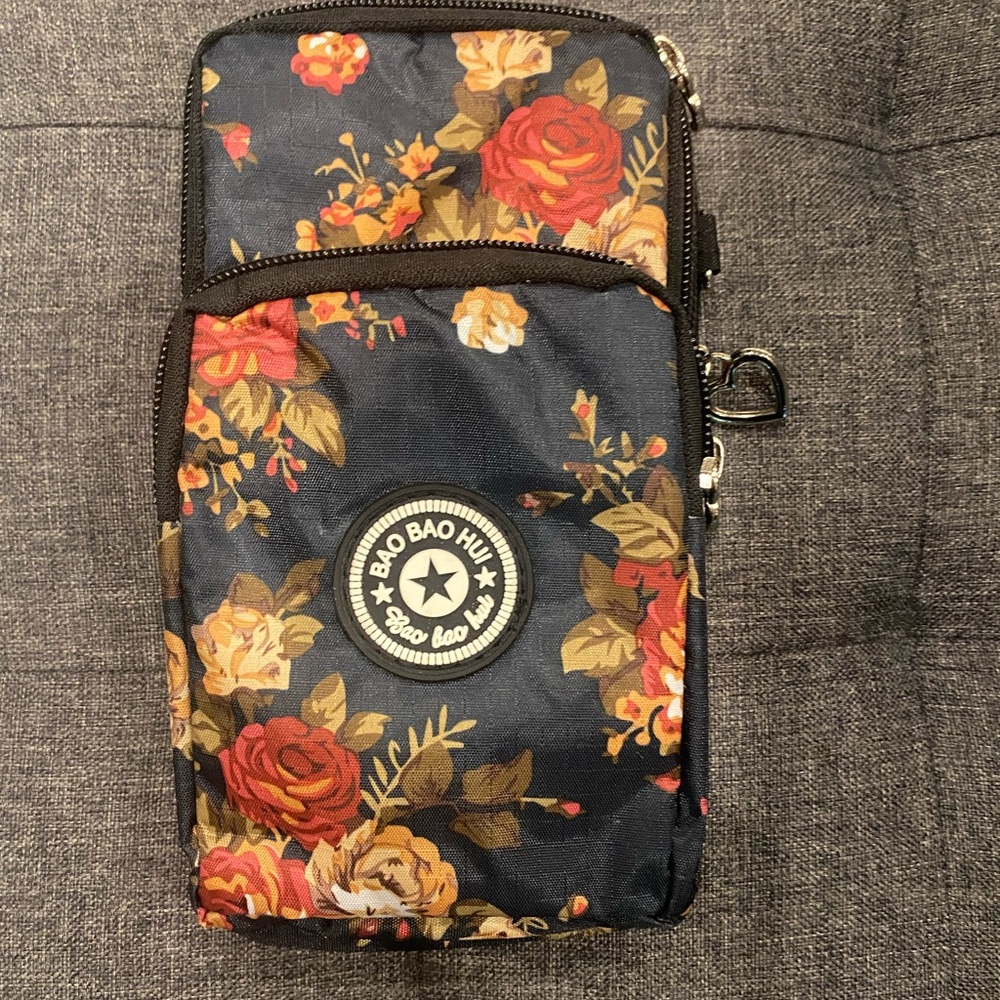 NWOT Bao Bao Hui Floral Crossbody Phone Hands Free Bag